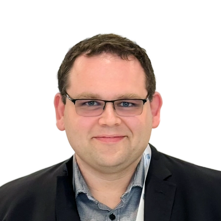zdjęcie lekarza psychiatry dzieci i młodzieży w wieku 14 do 18 lat doktora Jakuba Pawlaka, który pracuje w centrum medycznym apriori przy ulicy zawiłej 61 A w Krakowie.