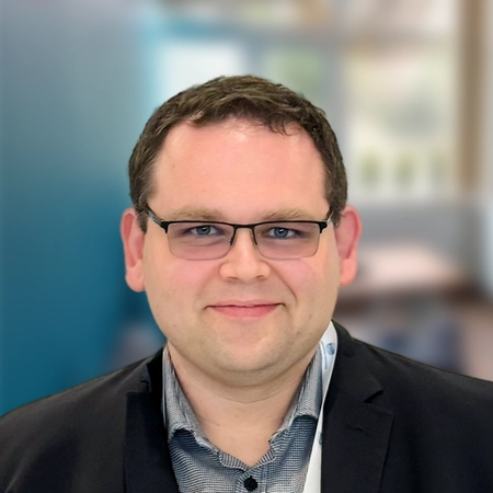 zdjęcie pana doktora Jakuba Pawlaka psychiatry który konsultuje dzieci i młodzież od 14 do 18 lat